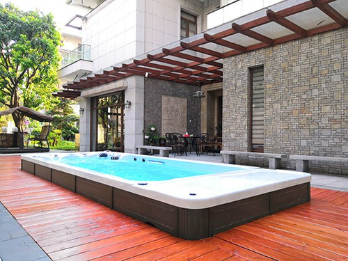 家用游泳池如何實現游不到頭?