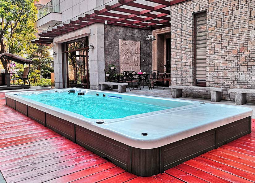 戴高樂(lè)無(wú)邊際泳池讓小小泳池空間創(chuàng)造出長(zhǎng)泳的效果