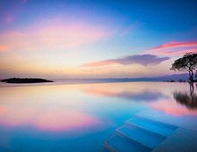 床鋪大小的無邊際泳池,游起來卻沒有盡頭