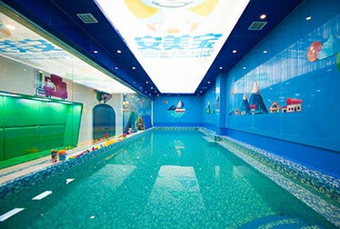 泳池熱泵機組是什么?有了它冬季游泳也很舒適 alt=