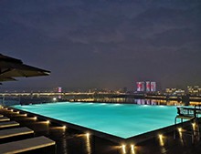 游不到盡頭的無(wú)邊際泳池僅占地10㎡？[戴高樂(lè)泳池設(shè)備]