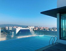 不用出國在自家樓頂就能暢游無邊際泳池，你也能擁有[戴高樂泳池設(shè)備]