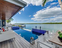 天氣再冷也別放棄游泳，家用恒溫?zé)o邊際泳池讓你肆意暢游[戴高樂泳池設(shè)備]