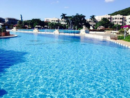 原來泳池游不到邊際是因為有層流推進器——戴高樂泳池設備