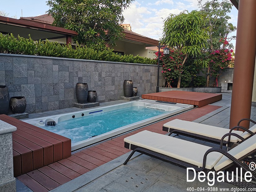 安裝私家別墅泳池不妨來(lái)看一下無(wú)邊際泳池加保溫蓋這個(gè)神仙組合吧!——戴高樂(lè)泳池設(shè)備