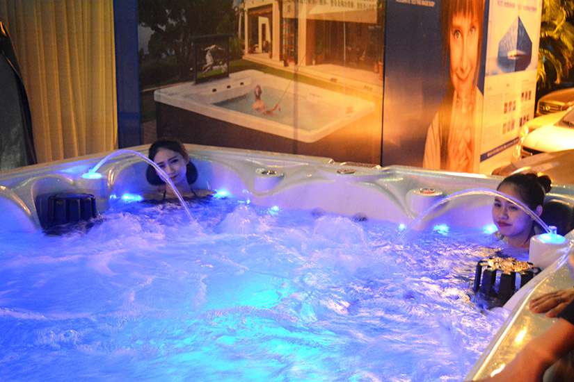 戴高樂無邊際泳池機 戴高樂無邊際泳池機