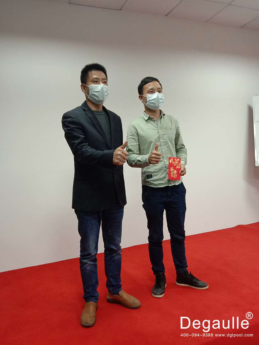 戴高樂泳池設(shè)備