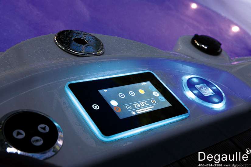 戴高樂(lè)無(wú)邊際泳池 戴高樂(lè)無(wú)邊際泳池