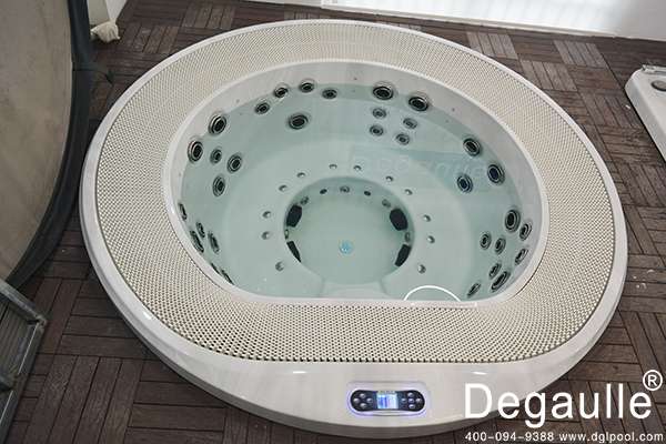 浴缸.jpg 浴缸.jpg